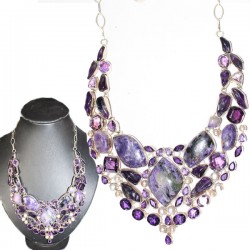 Collier indien tribal du Rajasthan avec pierres violet