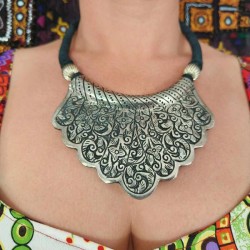 Collier Indien plastron argenté