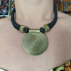Collier Indien Pendentif rond doré