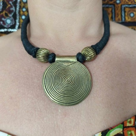 Collier Indien Pendentif rond doré
