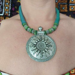 Collier Indien Pendentif rond soleil - Vert