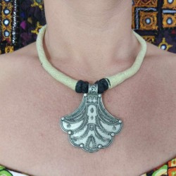 Collier Indien Pendentif - Créme