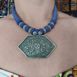 Collier Indien Pendentif Fleuri - bleu