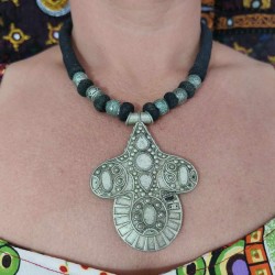 Collier Indien Pendentif Sonnu - Noir