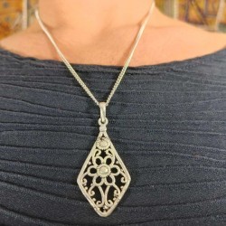 Collier Pendentif indien Argenté - Losange Fleur