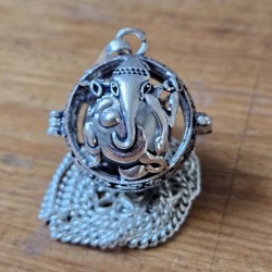 Bola de grossesse Ganesh argenté avec chaîne 50cm