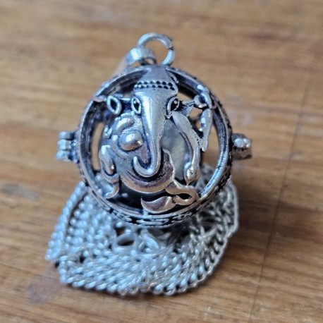 Bola de grossesse Ganesh argenté avec chaîne 50cm