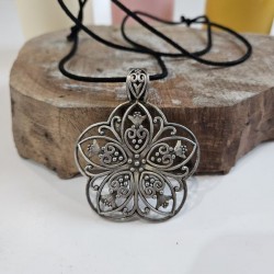 Pendentif Fleur Métal vieilli