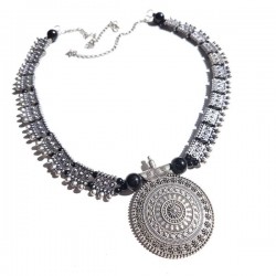 Collier protection indienne