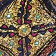 détail broderie zardosi